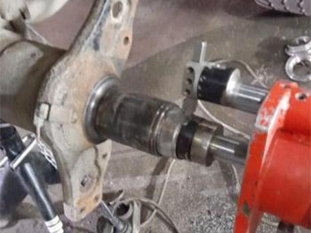 Станок для расточки осей полуприцепов Станок для расточки осей полуприцепов